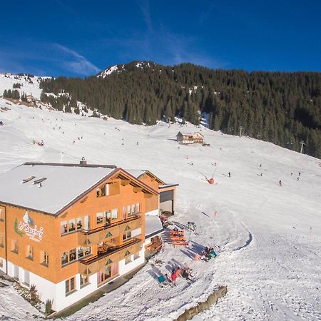 Dr'Berghof Villa Damuels Exteriör bild