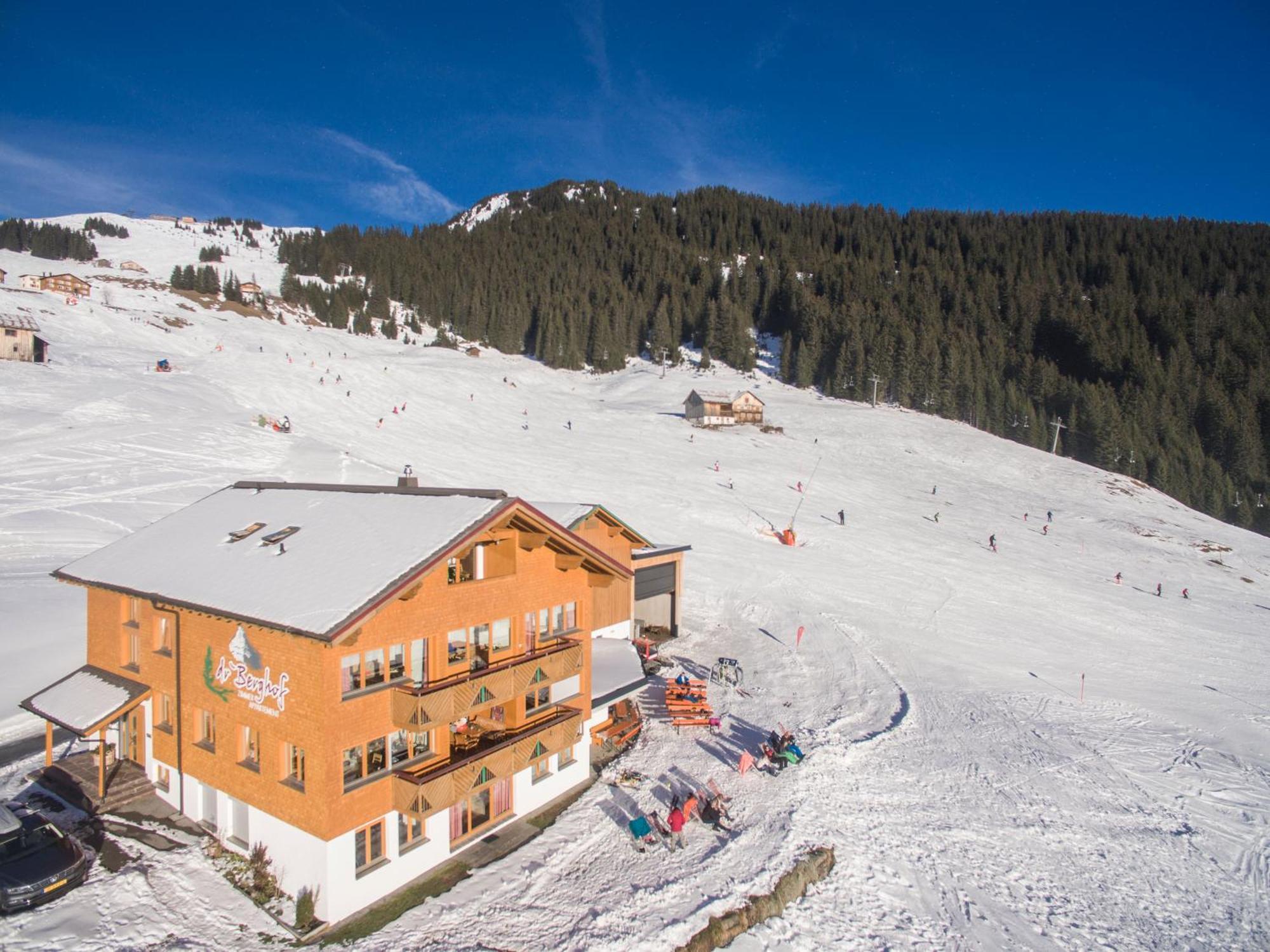 Dr'Berghof Villa Damuels Exteriör bild