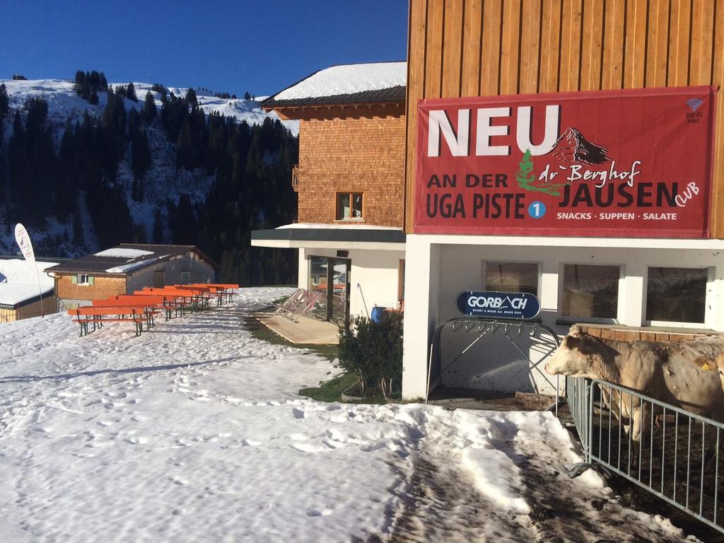 Dr'Berghof Villa Damuels Exteriör bild