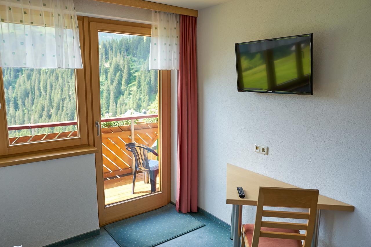 Dr'Berghof Villa Damuels Exteriör bild